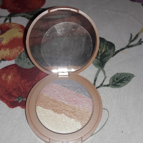 TRADED LE SPELLBOUND GLOW HIGHLIGHTER - Picture 4 of 5